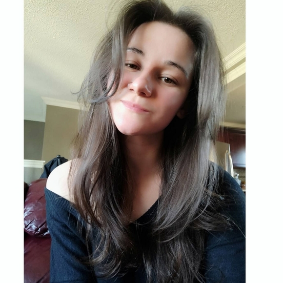 Meet your Posher, Sarah - Picture 2 of 2